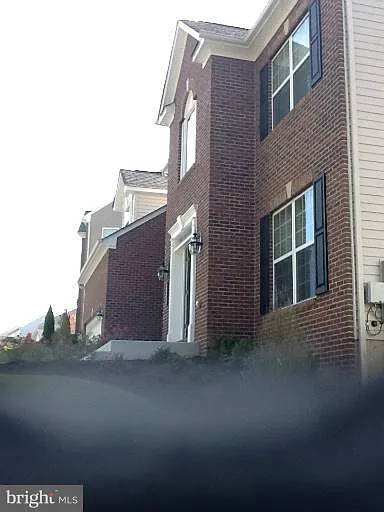 5 bed, 3.5 bath, 4796 sqft, $3,950 — Photo 3