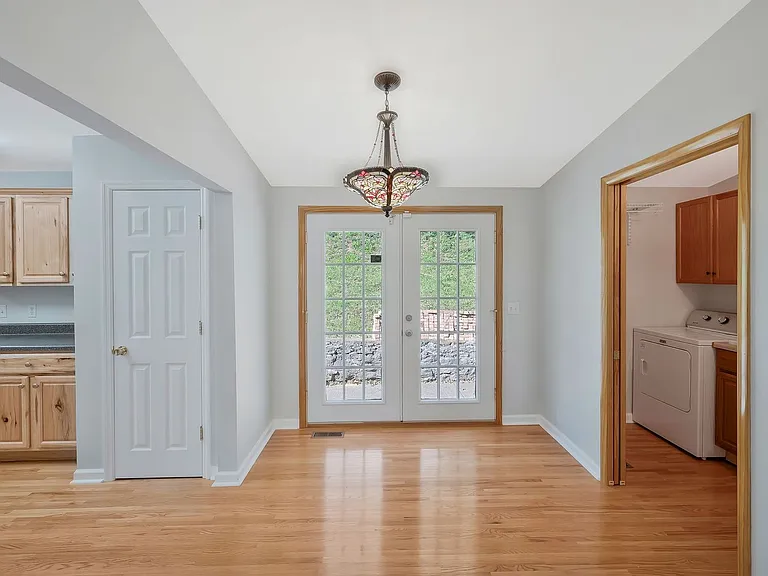 4857 Torbay Dr — Photo 10
