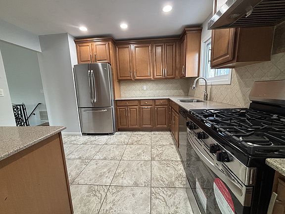 4th image of 3770 Hylan Blvd Floor 2