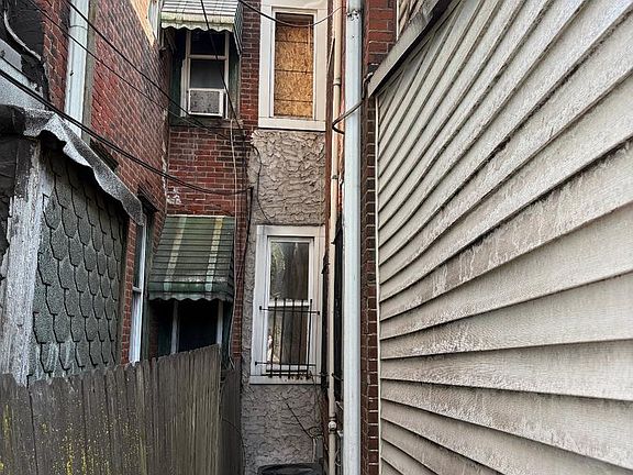 5th image of 1942 E Thayer St