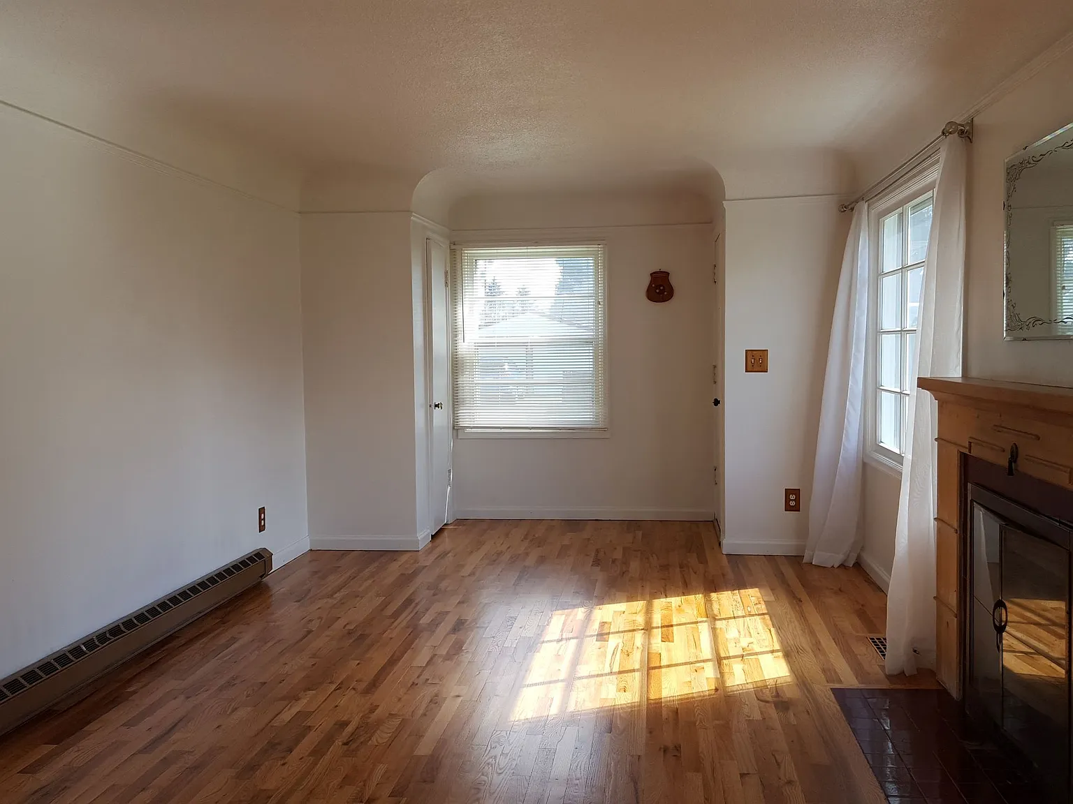 2 bed, 1200 sqft, $2,100 — Photo 3