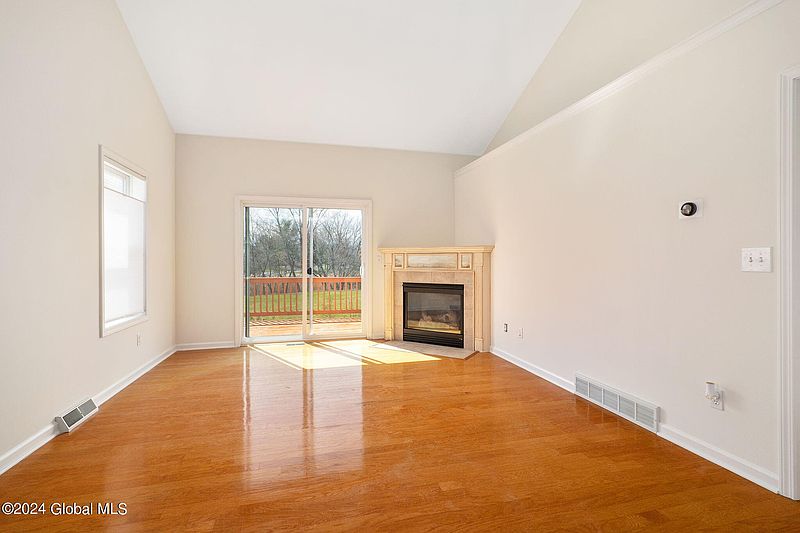4th image of 109 Harvard Road