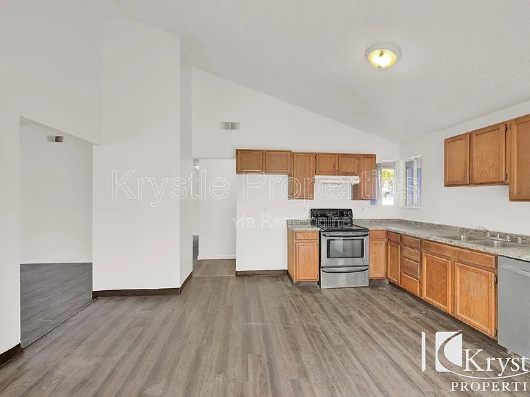 165 Georgetown Ct — Photo 4