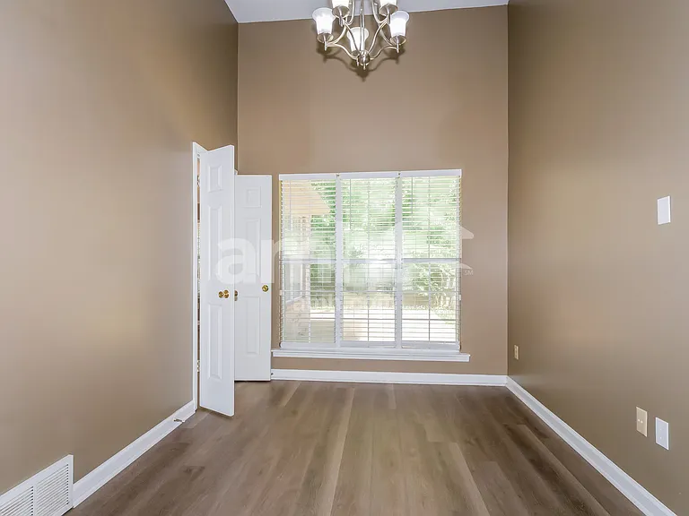 1377 Marhill Cv — Photo 6