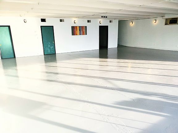 3 Offices through the doors .