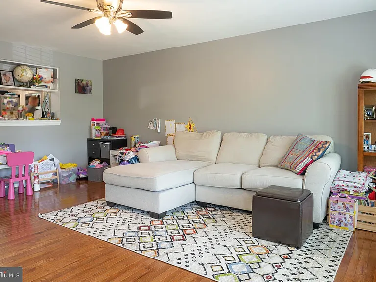 6005 Bingley Rd — Photo 4