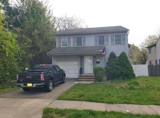 11 Lake View Blvd, Edison, NJ 08817