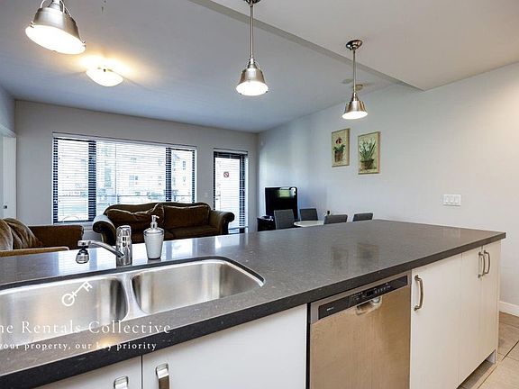 4th image of 215 W 1st St #209