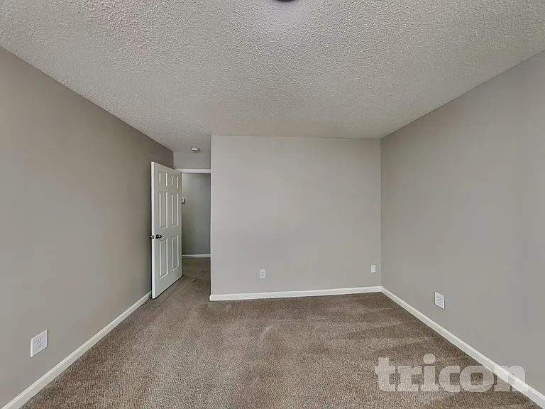 78 Springway Dr — Photo 12