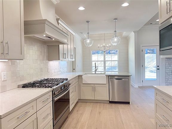 3rd image of 13943 Hemlock Dr