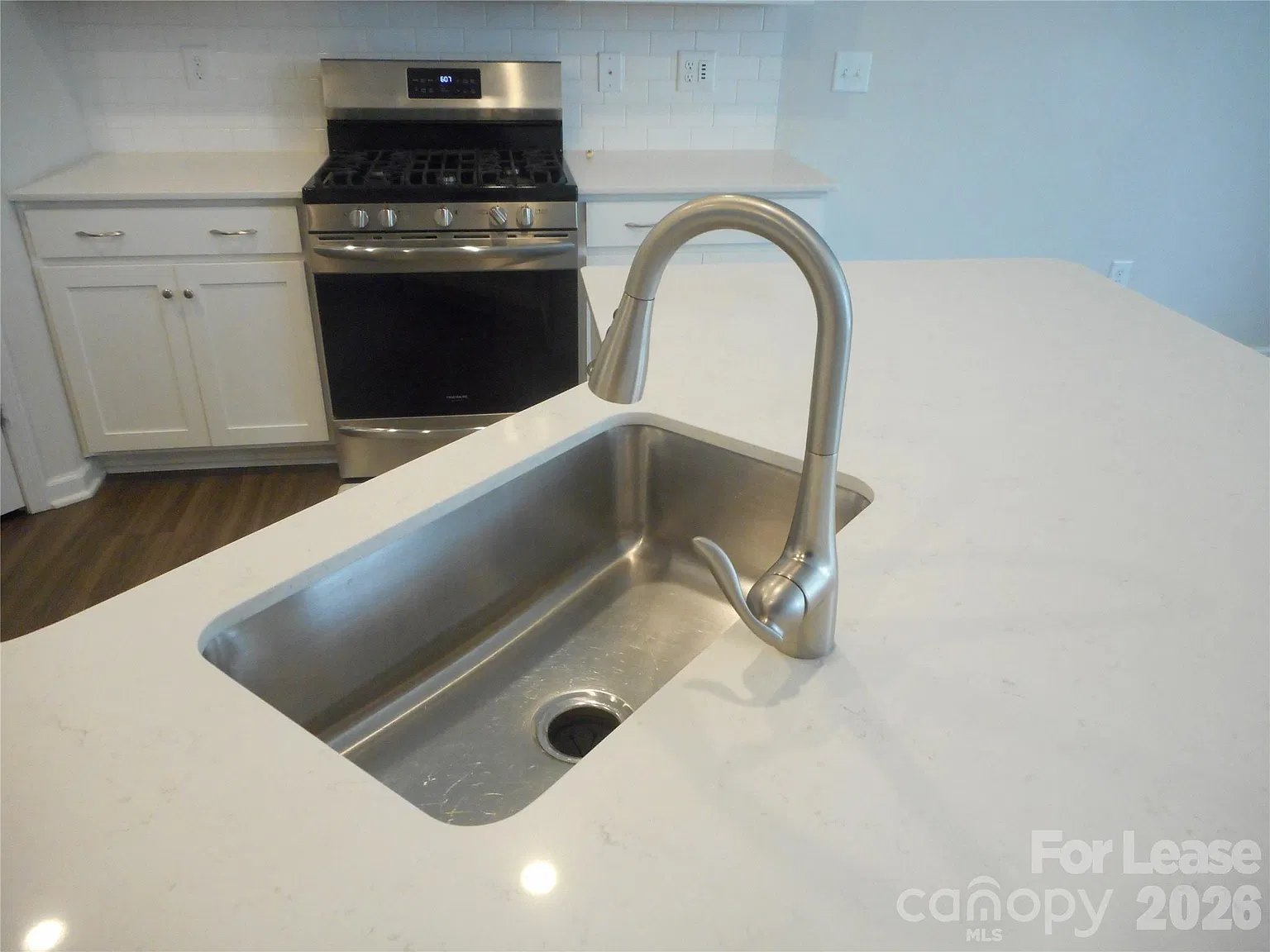 3 bed, 2.5 bath, 1700 sqft, $1,995 — Photo 4