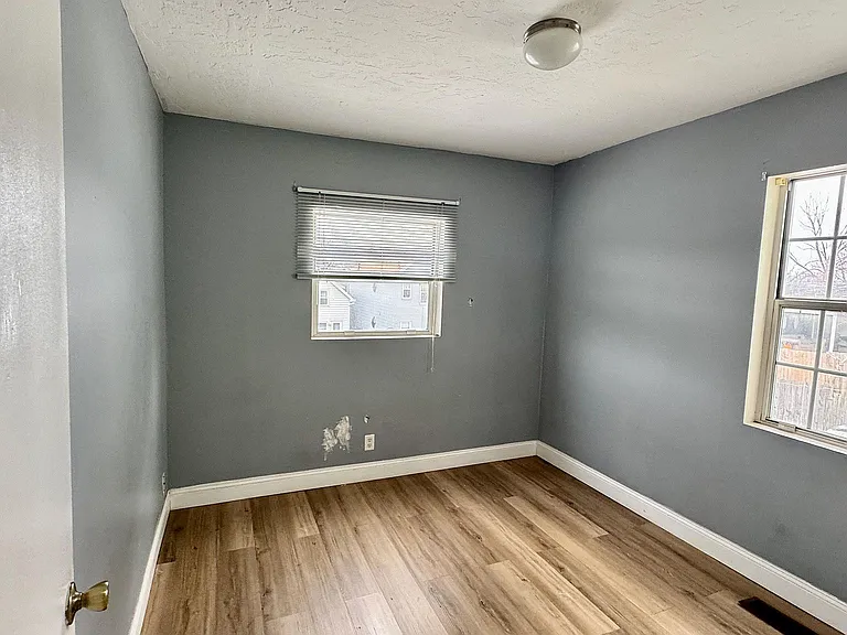 1007 6th Ave — Photo 6