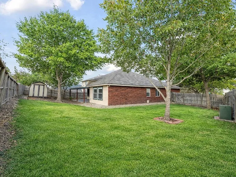 1611 Sunnycrest Cir — Photo 19