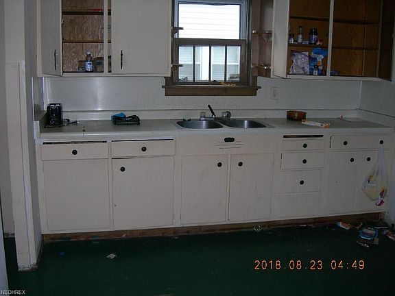 3rd image of 326 E Auburndale Ave