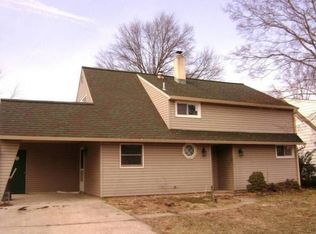 23 Idolstone Rd, Levittown, PA 19057