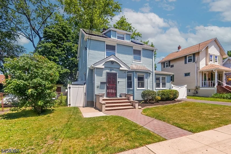 4 bed, 1.0 bath, $4,300 — Photo 2