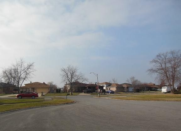 4th image of 2832 Lake Park Ct
