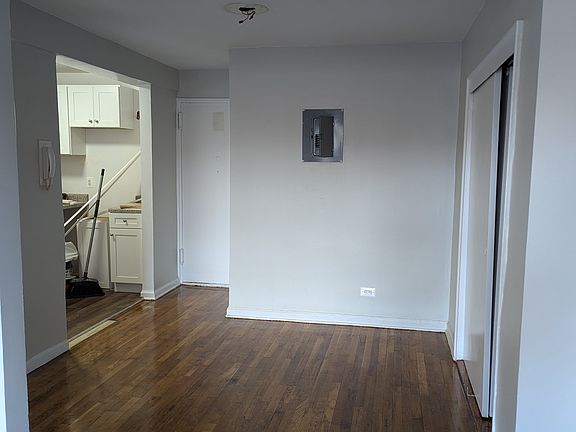 3rd image of 9131 Lamont Ave APT 4A