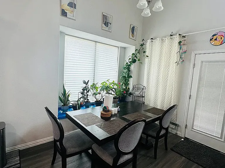 1901 Barnhill Ln — Photo 4