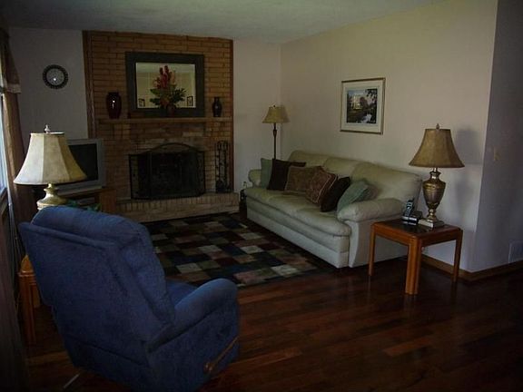 4th image of 2356 12th Ave E
