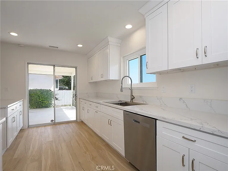 27665 Longhill Dr — Photo 2