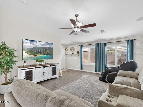 2033 E SADDLEBROOK Road, Gilbert, AZ 85298