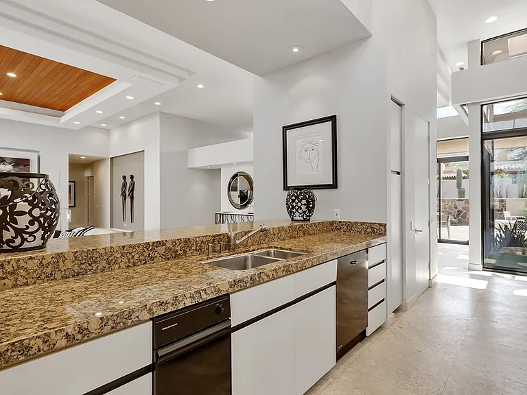 73115 Crosby Ln — Photo 23