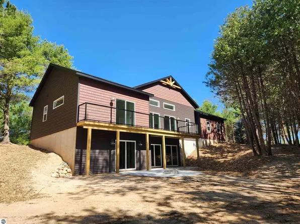 9949 Cushman Ct, Williamsburg, MI 49690