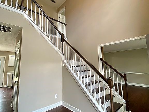 3rd image of 101 River Marsh Ln