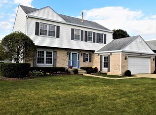 410 Chateau Dr, Buffalo Grove, IL 60089