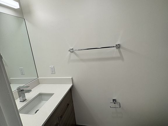 5th image of 1077 Commonwealth Ave #446A