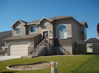 1481 N 2400 W, Clinton, UT 84015