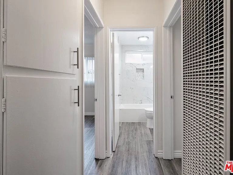 13343 Victory Blvd #4 — Photo 5