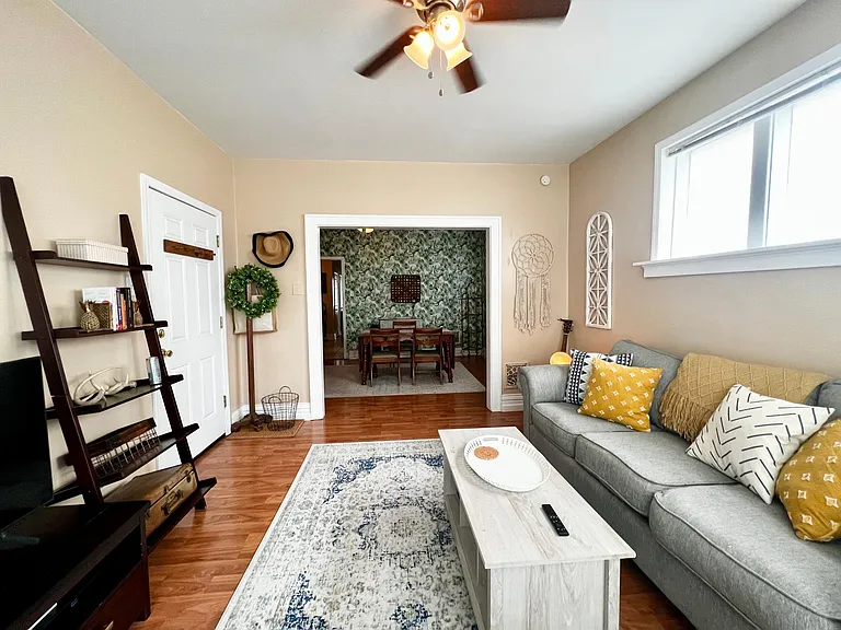4047 Castleman Ave #2E — Photo 3