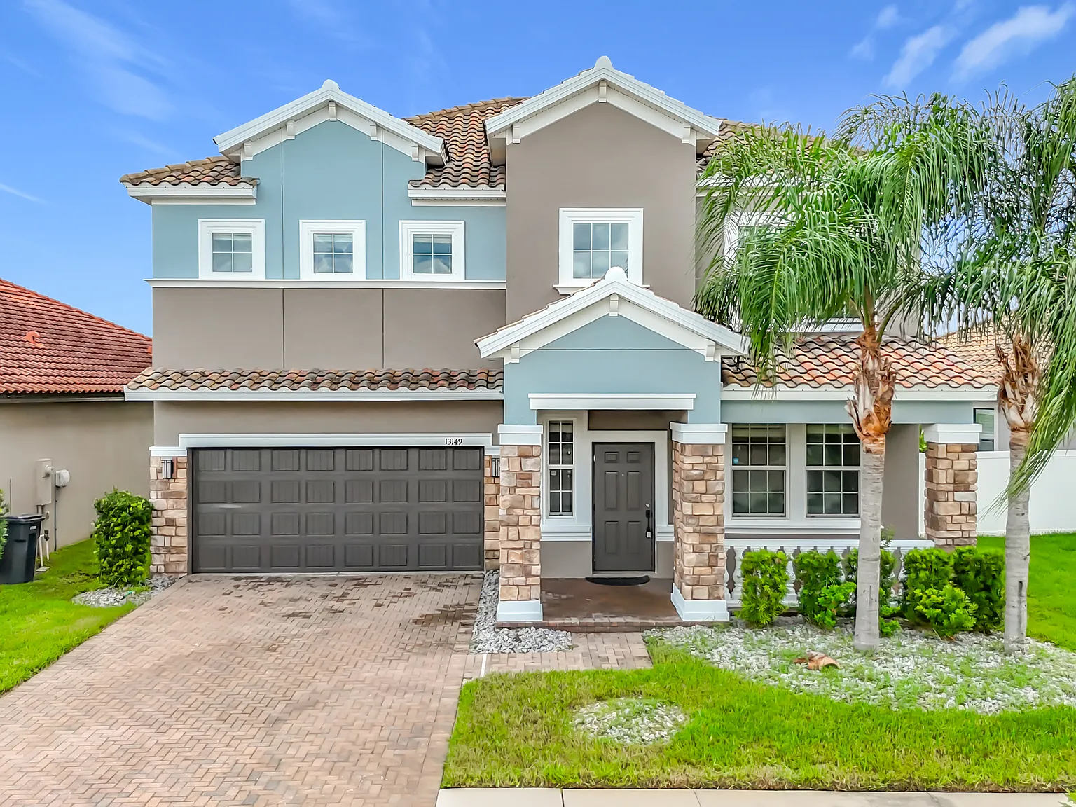 4 bed, 2.5 bath, 2571 sqft, $2,850 — Photo 1