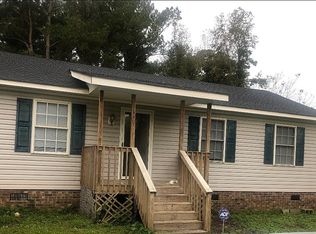 1031 N Teachey Rd, Wallace, NC 28466