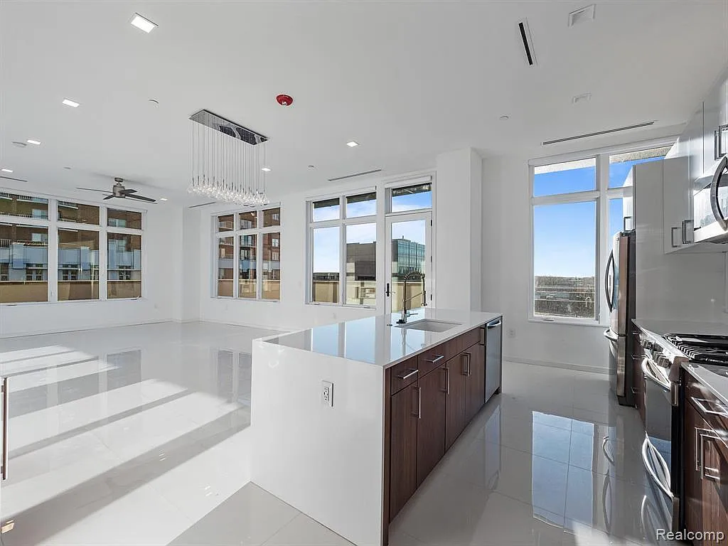2 bed, 2.5 bath, 1793 sqft, $12,500 — Photo 2
