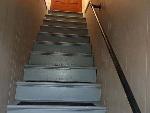 2nd image of 413 1/2 N Ireland St