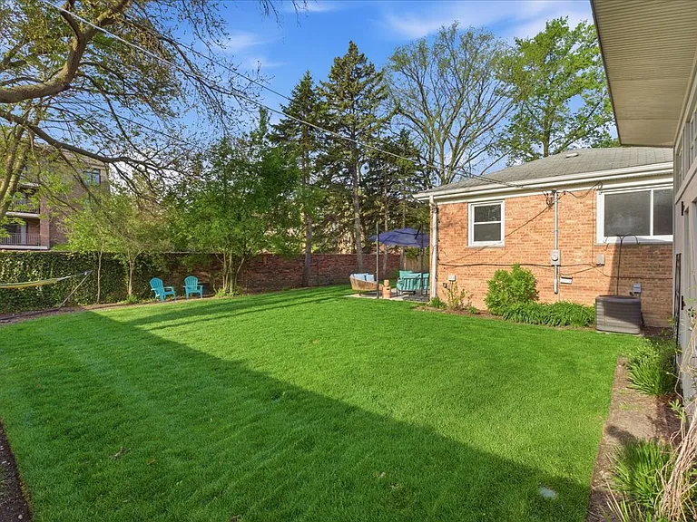 9237 Lincolnwood Dr — Photo 44