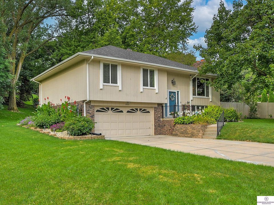 7942 Raven Oaks Dr, Omaha, NE 68152 Zillow
