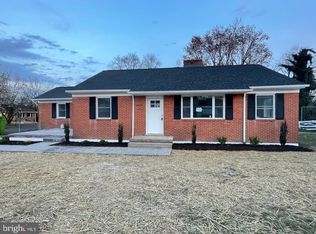 8453 Renalds Ave, Marshall, VA 20115