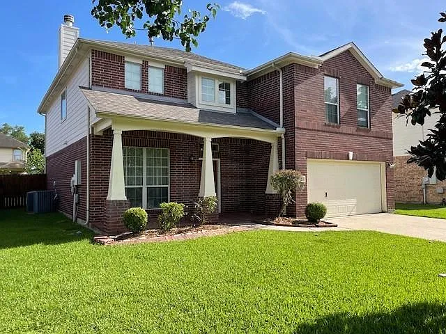 4 bed, 2.5 bath, 2784 sqft, $2,600 — Photo 2