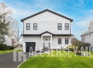 21 Heathcote Ave, Edison, NJ 08817