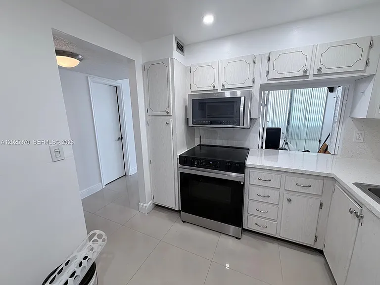 1825 S Ocean Dr #611 — Photo 5