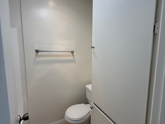 4th image of 6155 Woodman Ave #120