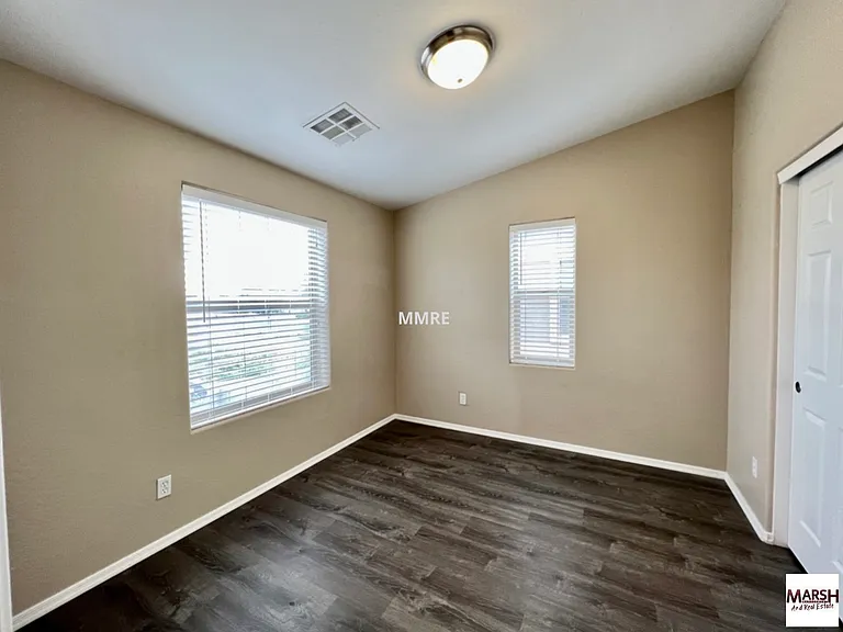 5911 S 35th Pl — Photo 7