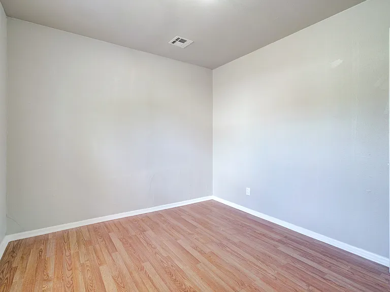 21830 SE 44th St — Photo 14