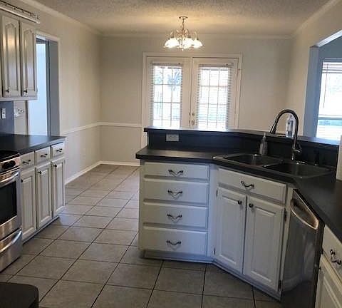 3rd image of 410 Augusta Cir
