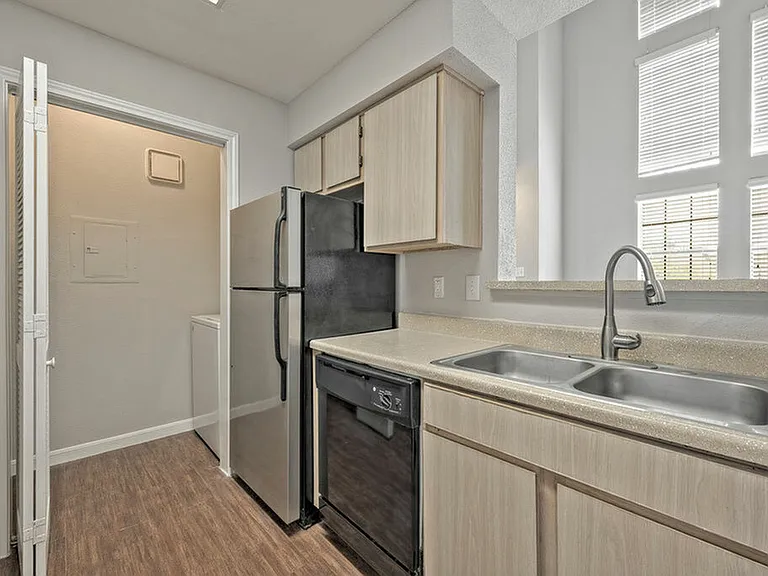 Kitchen & Laundry Room Kitchen & Laundry Room