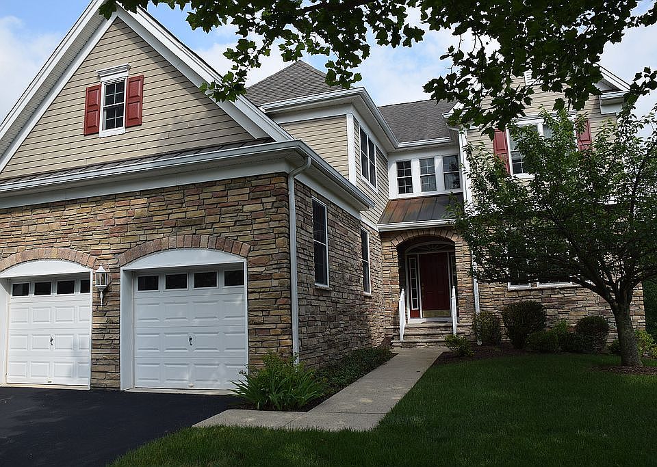1st image of 8 Lonergan Ln